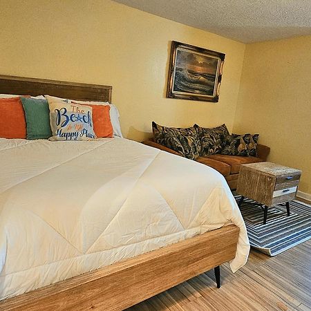 Oceanfront Escape With Balcony And Heated Salt Water Pool Sleeps 4 Aparthotel Daytona Beach Kültér fotó